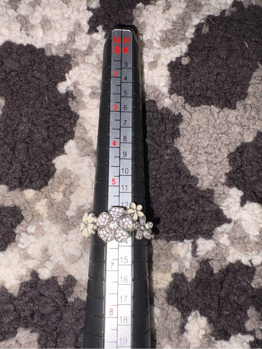 Pandora flower ring.